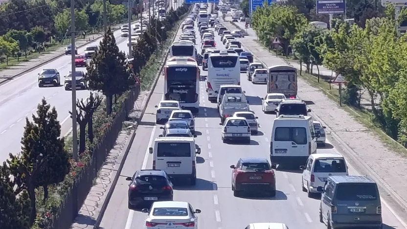 Tatilcilerin Dönüş Trafiği Başladı
