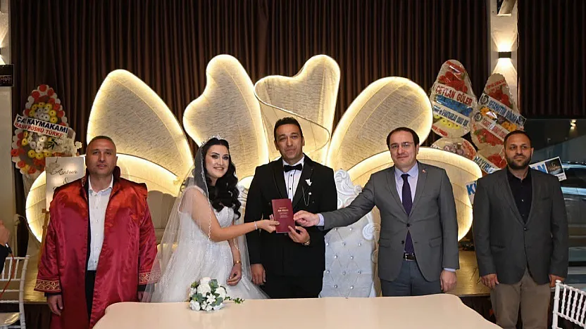 Tekin Çiftinin Nikahlarını Kaymakam Türker Kıydı