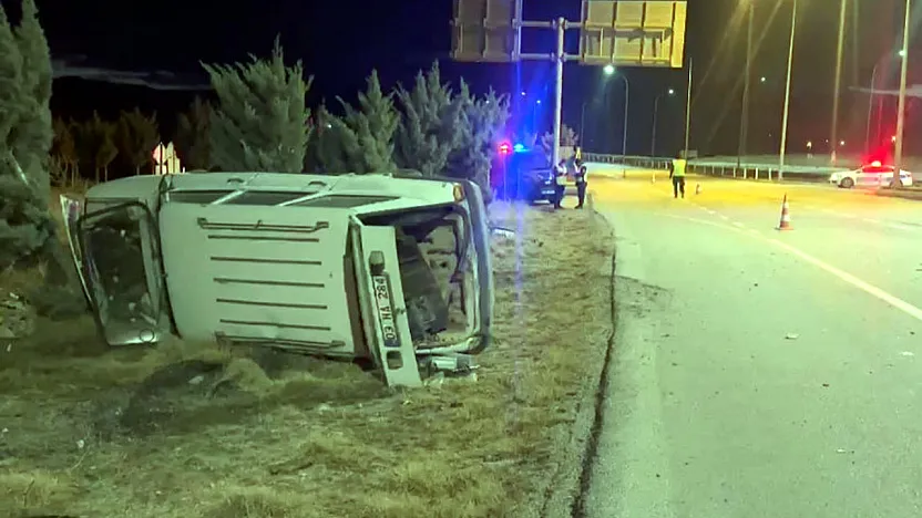 Tıra Çarptı, Ağır Yaralandı