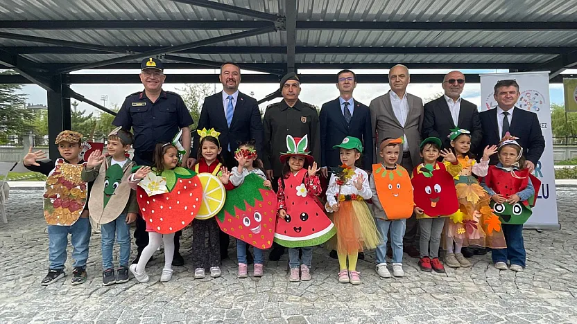 'Türk Gençliğinin, 2'nci Vazifesi Türk Yurdunun Dağını Denizini Korumaktır'