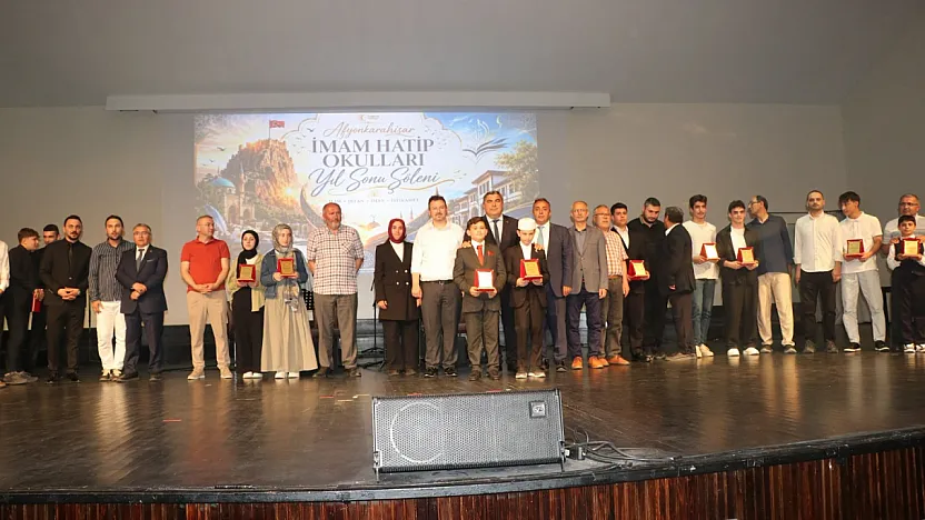 Türkiye Yüzyılı'nın Gençlerinin Sahne Performansı Tam Not Aldı