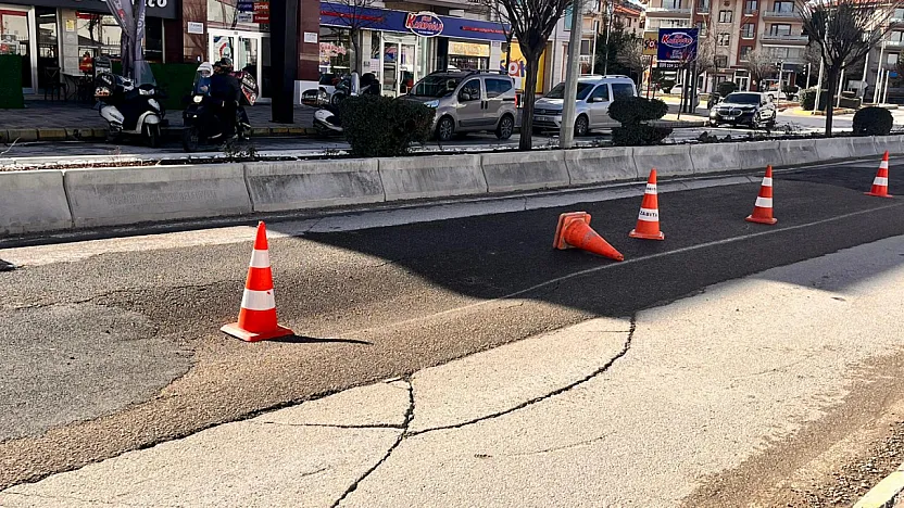 Uydukent'te Bitmeyen Yol Sorunu! Afyon'da Tepki Büyüyor: Asfalt Döküldü Ama Yol Düzelmedi!