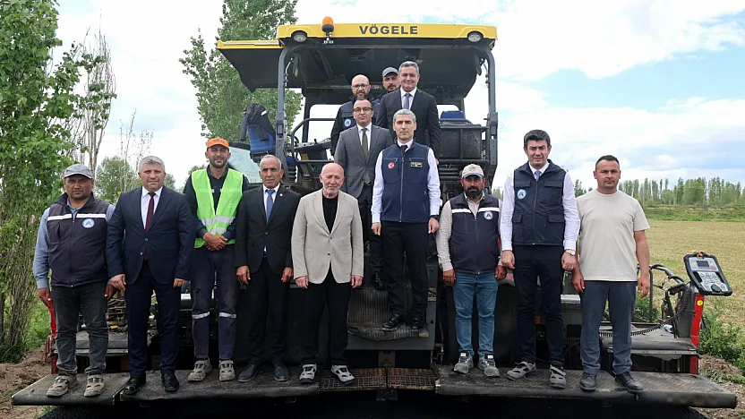 Vali Aktaş, Çevreci Asfalt Serimini İnceledi