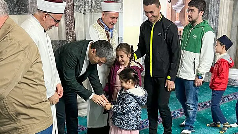 Vali Aktaş'tan Çocuklara Bayram Harçlığı