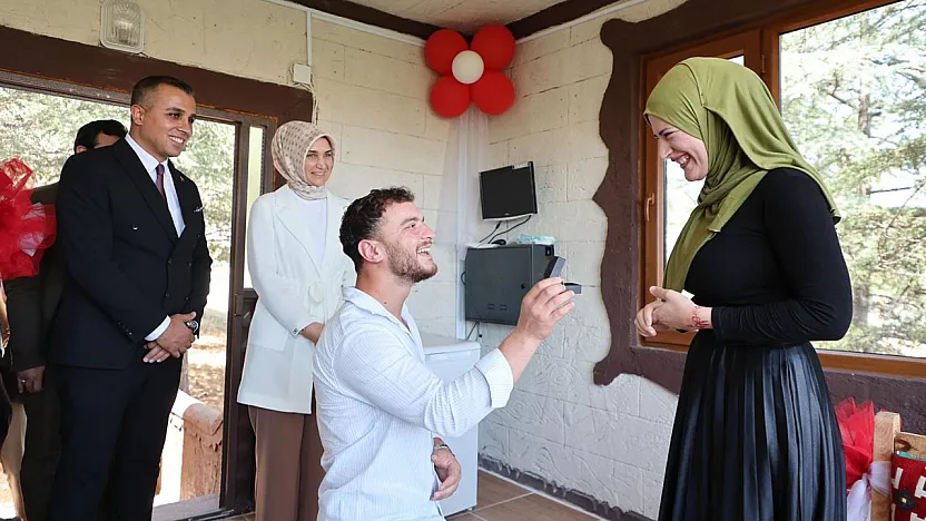 Vali'nin Karşısında Evlilik Teklifi! Parkta Unutulmaz Anlar