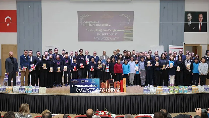 Vali Yiğitbaşı Liderliğinde 10 Bini Aşkın Kitap Dağıtıldı