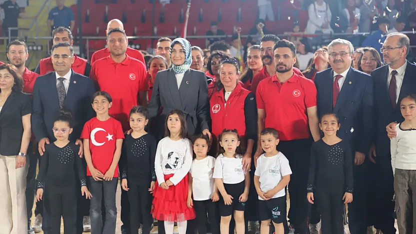 Vali Yiğitbaşı'ndan Gençlere Uyarı: Bu Milletten Soğumanızı Sağlayacak Güruha Prim Vermeyin