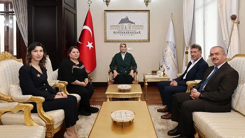 Vali Yiğitbaşı, Türkiye'nin İlk Geçici Koruyucu Ailesiyle Görüştü