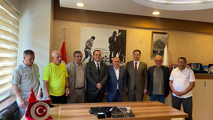 'Yerel Basın, Demokrasinin Temel Taşıdır'
