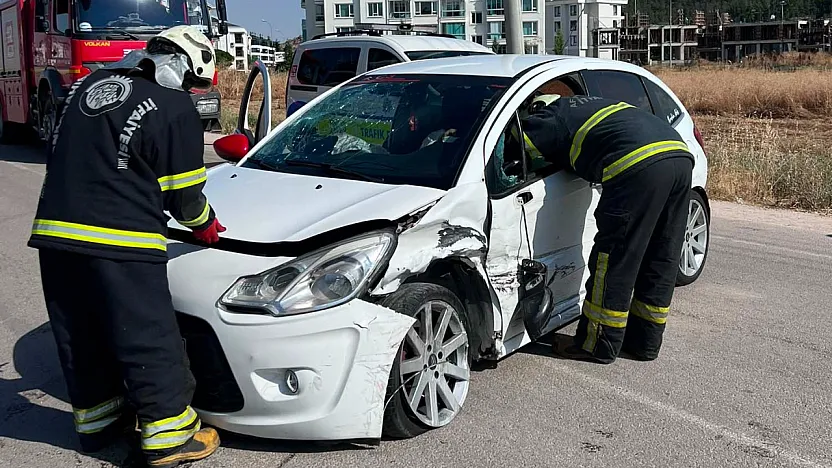 Yine Aynı Cadde, Yine Kaza! 2 Kişi Yaralandı
