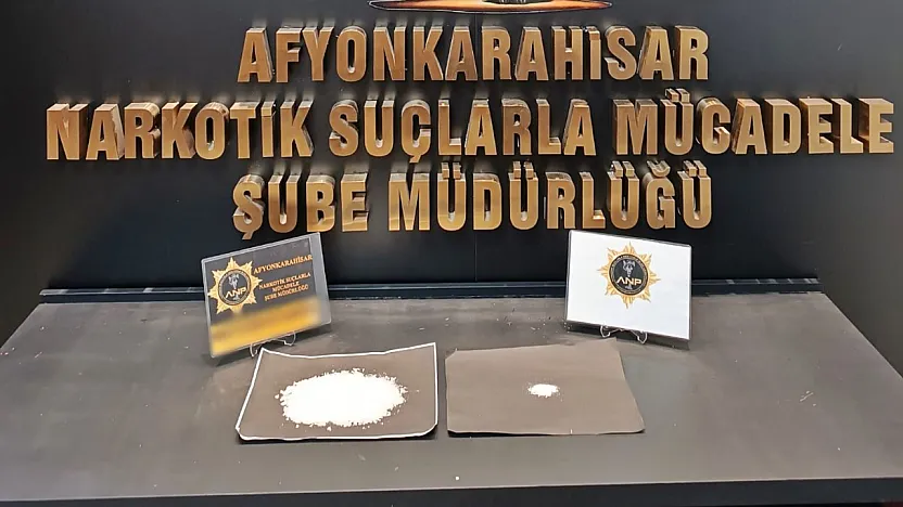 Zehir Satan da, Zehirden Aranan da Kodeste