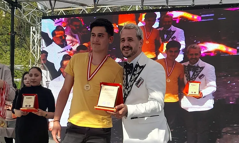 17 yaşındaki kuaför Türkiye 8'incisi oldu