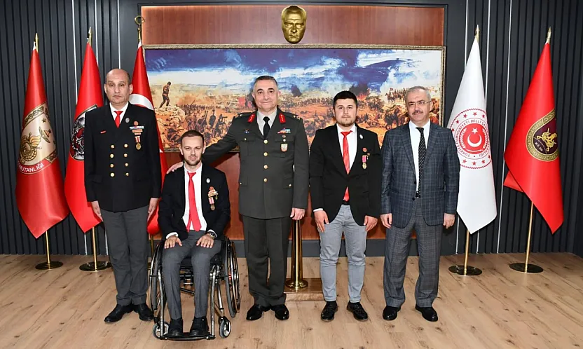 2 Gazi'ye Büyük Onur