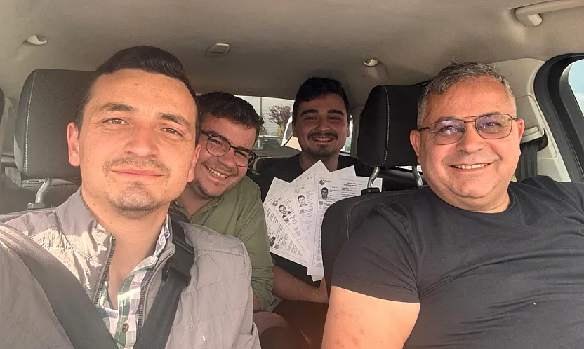 3 Oğlu İle Birlikte Üniversite Okuyacak