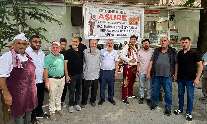 80 Bin Lira Toplandı, 2 Bin Kap Aşure Dağıtıldı
