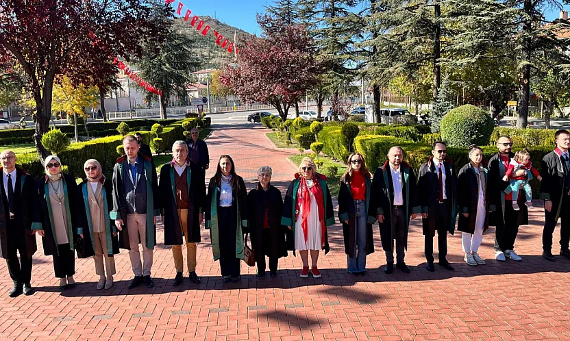 'Adaletin Yolu Kesilmesin, Yaşasın Cumhuriyet'