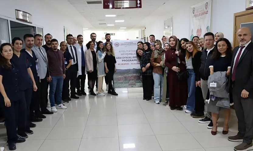 AFSÜ'de Başarılı Hemşirelere Sertifikaları Verildi