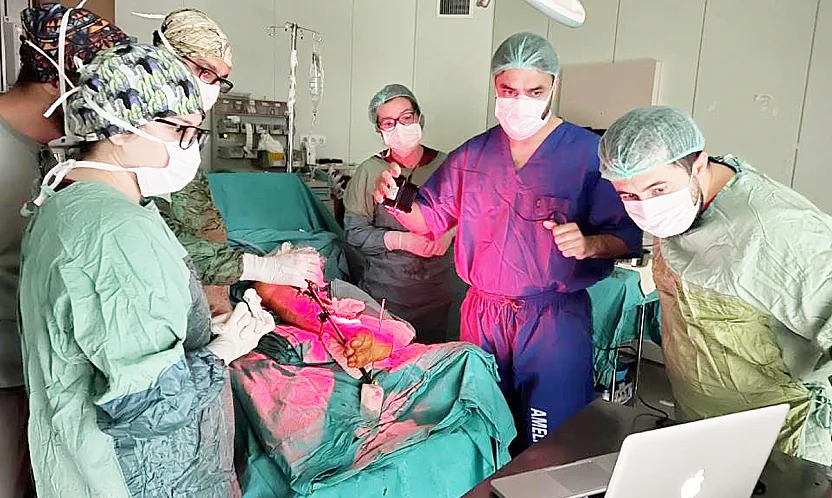 AFSÜ'de Canlı Mikrocerrahi Eğitimi Verildi