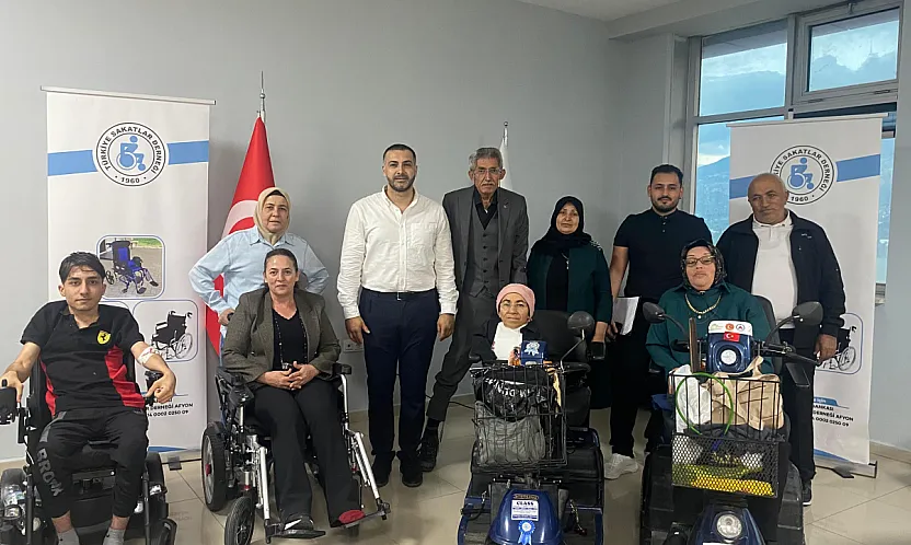 AFSÜ'de Fizik Tedavi Hastalarına Moral Gecesi