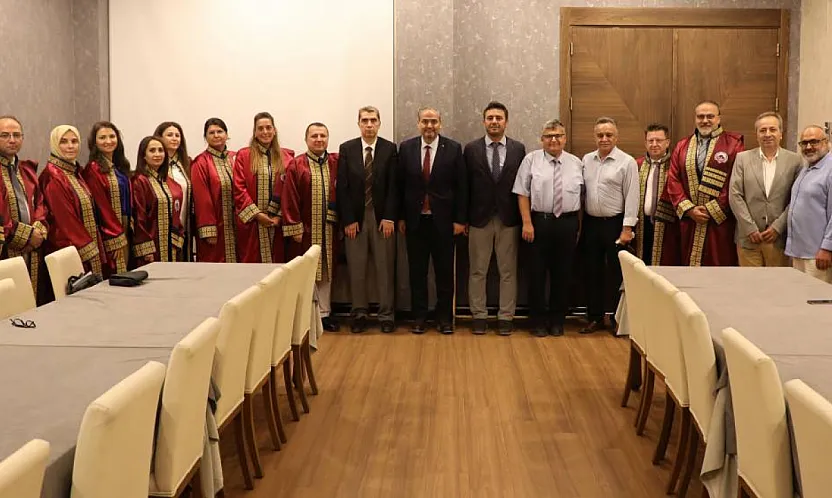 AFSÜ'de Yeni Kadrolara Atanan 11 Akademisyen Cübbe Giydi
