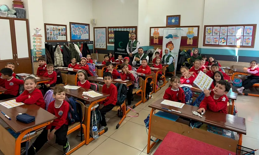 AFSÜ Genç Yeşilay'dan İlkokulda Çifte Farkındalık: Hem Eğitim Hem Fidan
