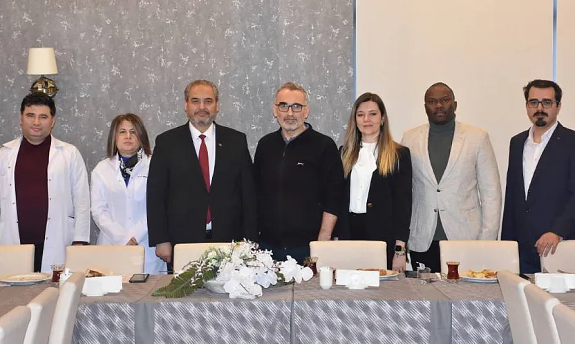 AFSÜ'nün Göz Akademisyenleri Avrupa'da Gururlandırdı