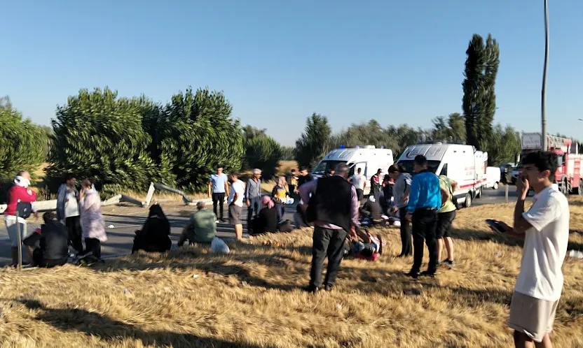 Afyon-Antalya Yolu'nda Can Pazarı: Otobüs Devrildi