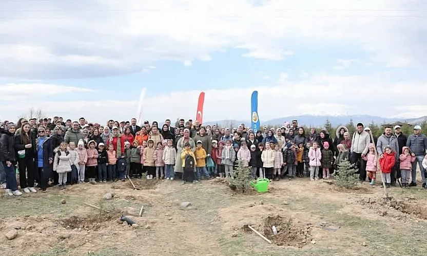 Afyon'da 200 Fidan Toprakla Buluştu