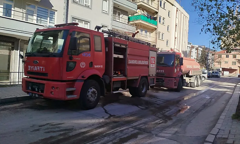 Afyon'da 5 Katlı Binada Yangın Çıktı
