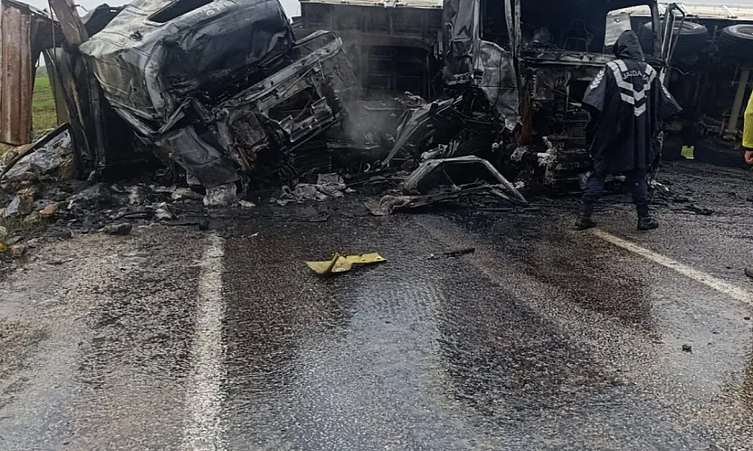 Afyon'da Araç Yangını Korkuttu… Kısa Sürede Müdahale