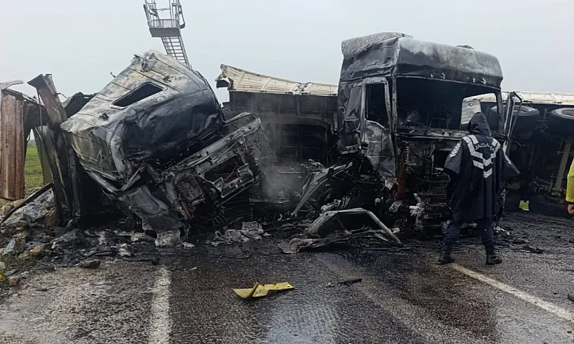 Afyon'da Araç Yangını Korkuttu… Kısa Sürede Müdahale
