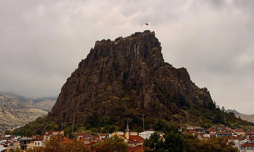 Afyon'da Beklenen Yağış Etkili Oluyor: Hava Sıcaklığı Düşecek Mi?