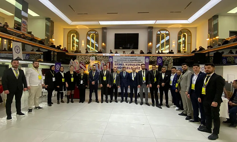 Afyon'da Berberler Ve Kuaförler Odasına Uygur Tek Başına Aday