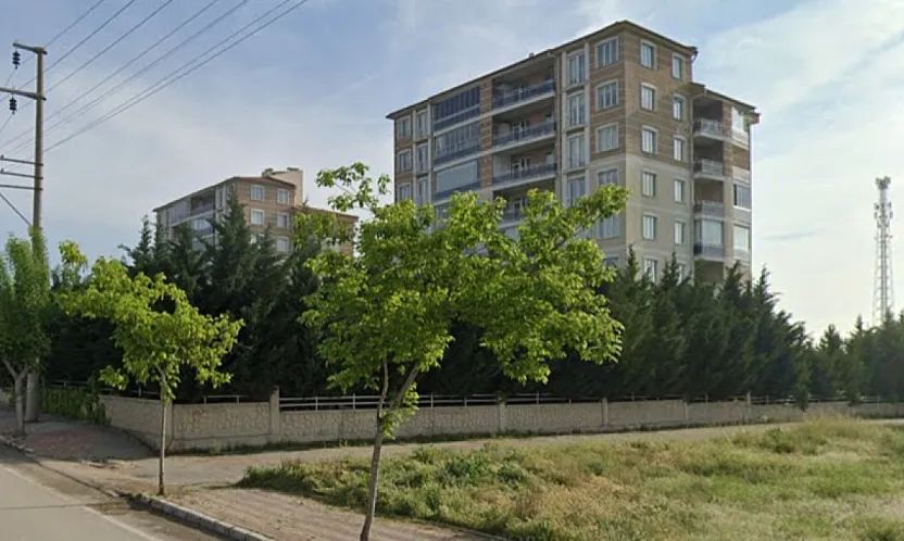 Afyon'da Bina Çökme Tehlikesi! Sakinler Tahliye Edildi