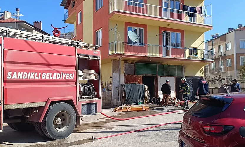 Afyon'da Depo Yangınında Faciadan Dönüldü