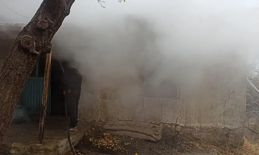 Afyon'da Ev Yangını: Komşuların Dikkati Felaketi Önledi