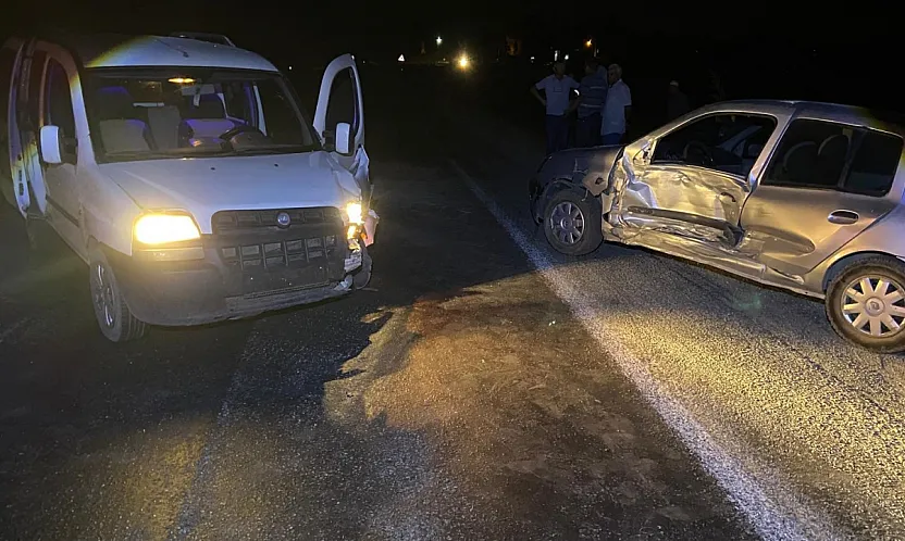 Afyon'da Feci Kaza! 2 Kişi Yaralandı