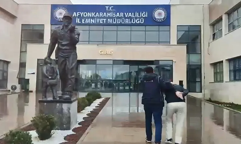 Afyon'da FETÖ Hükümlüsü Evinin Gizli Bölmesinde Yakalandı