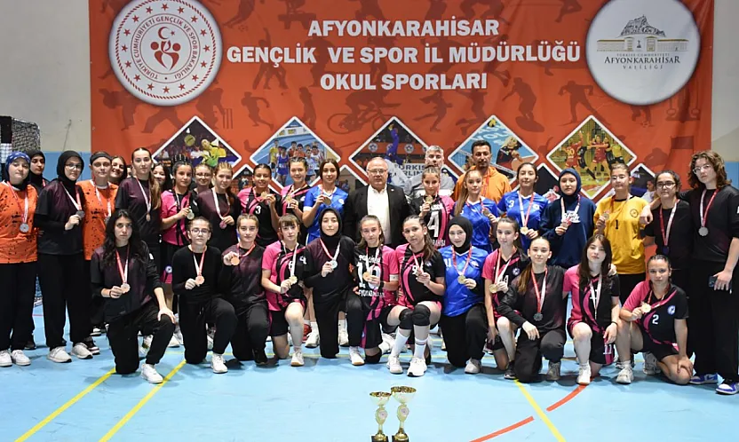 Afyon'da Genç Kızlar Hentbol Müsabakaları Tamamlandı