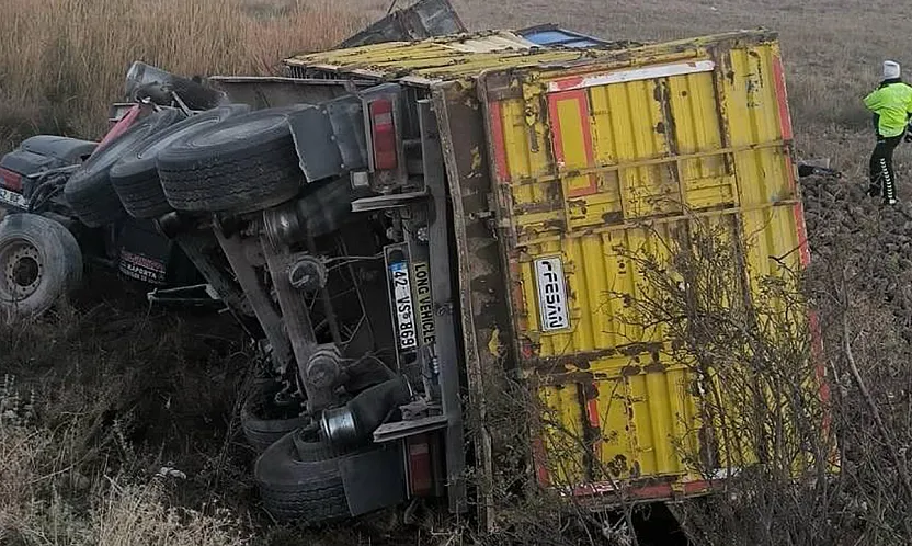 Afyon'da Genç Sürücü Şarampole Uçtu!
