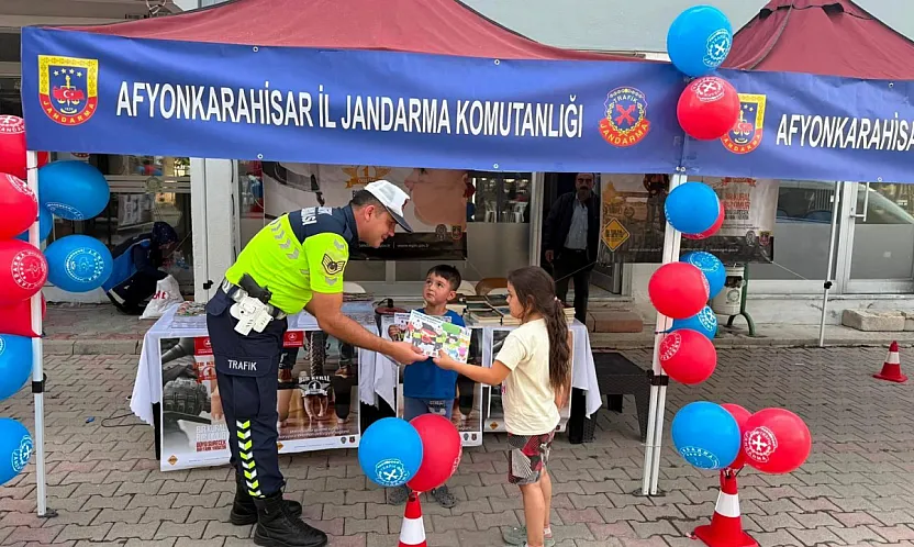 Afyon'da Jandarma 6 İlçede 1719 Kişiyi Bilgilendirdi