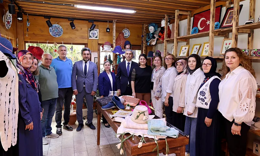 Afyon'da Kadın Emeği Dikkat Çekti Keçeden Ebruya, Tezhipten Anadolu Sanatlarına