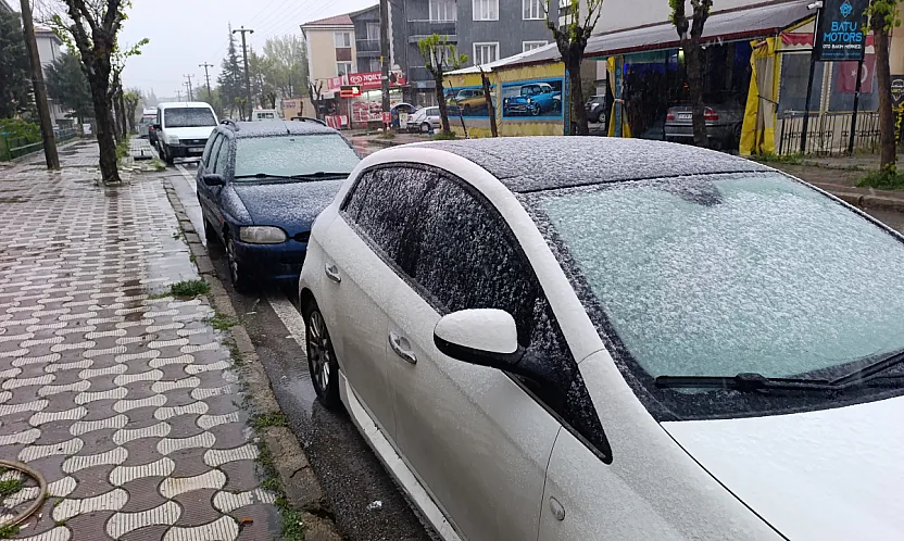 Afyon'da Kent Merkezinde Yağmur, Yükseklerde Kar!