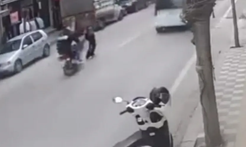 Afyon'da Korku Dolu Anlar: Küçük Kıza Çarptı ve Arkasına Bile Bakmadı