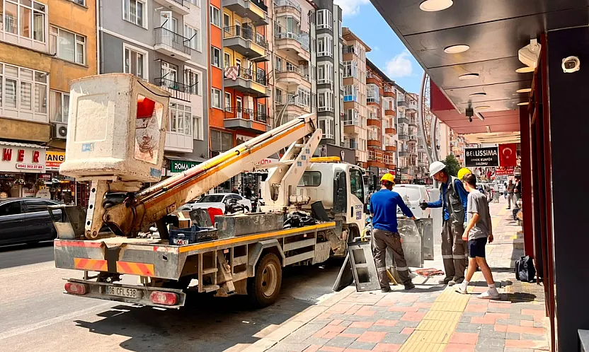 Afyon'da Korkutan Anlar! Trafo Bir Anda Alevlere Teslim Oldu
