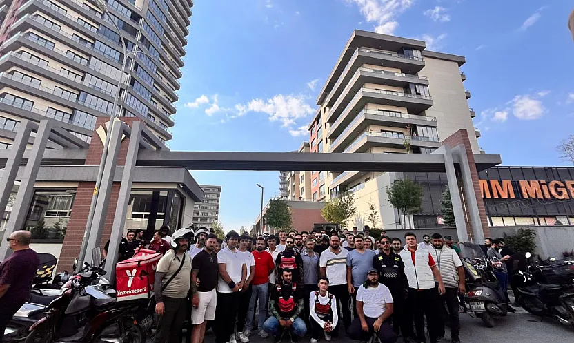 Afyon'da Kuryelerden Trio Vista Yönetimine Tepki Onlarca Kurye Basın Açıklamasında Buluştu