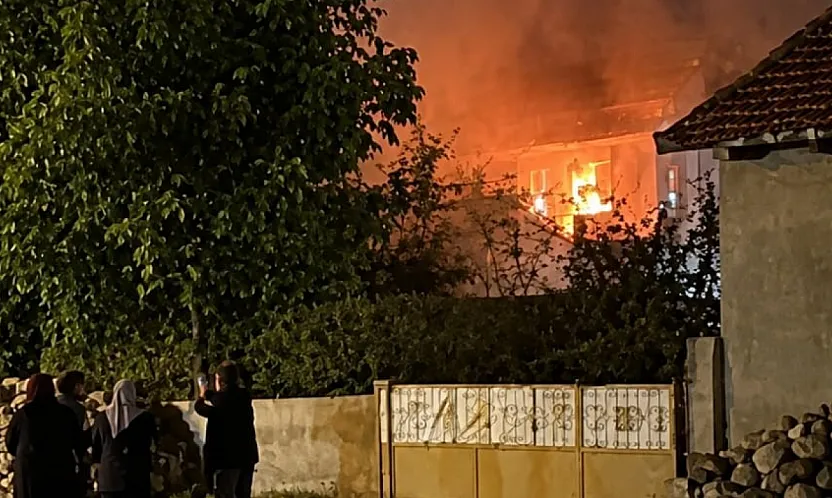 Afyon'da Mahalleyi Ayağa Kaldıran Yangın