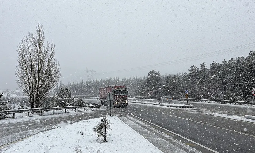 Afyon'da Merkezde Yağmur, Zirvede Kar