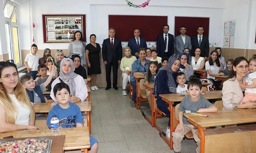 Afyon'da Miniklerin İlk Gün Heyecanı! Okulun Kapısından Böyle Girdiler
