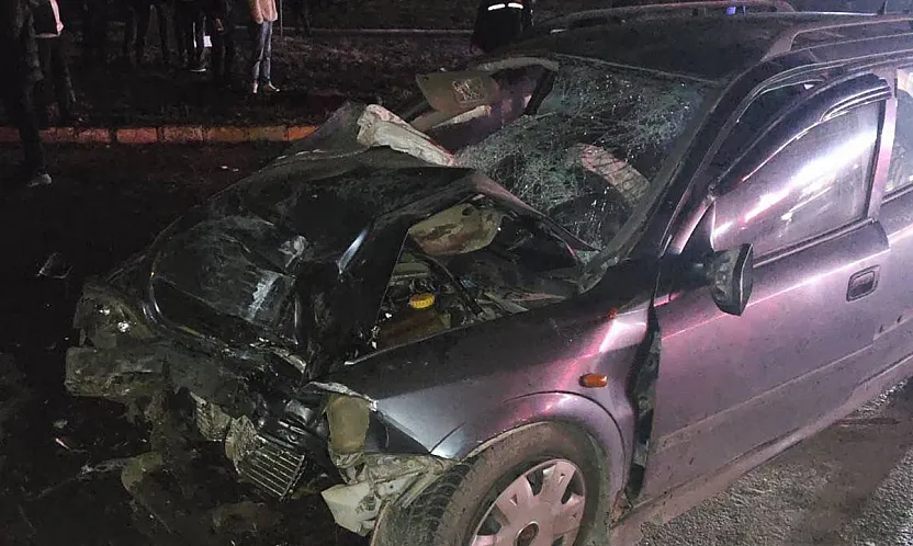 Afyon'da Otobüs ve Otomobil Çarpıştı: Yaralılar Var